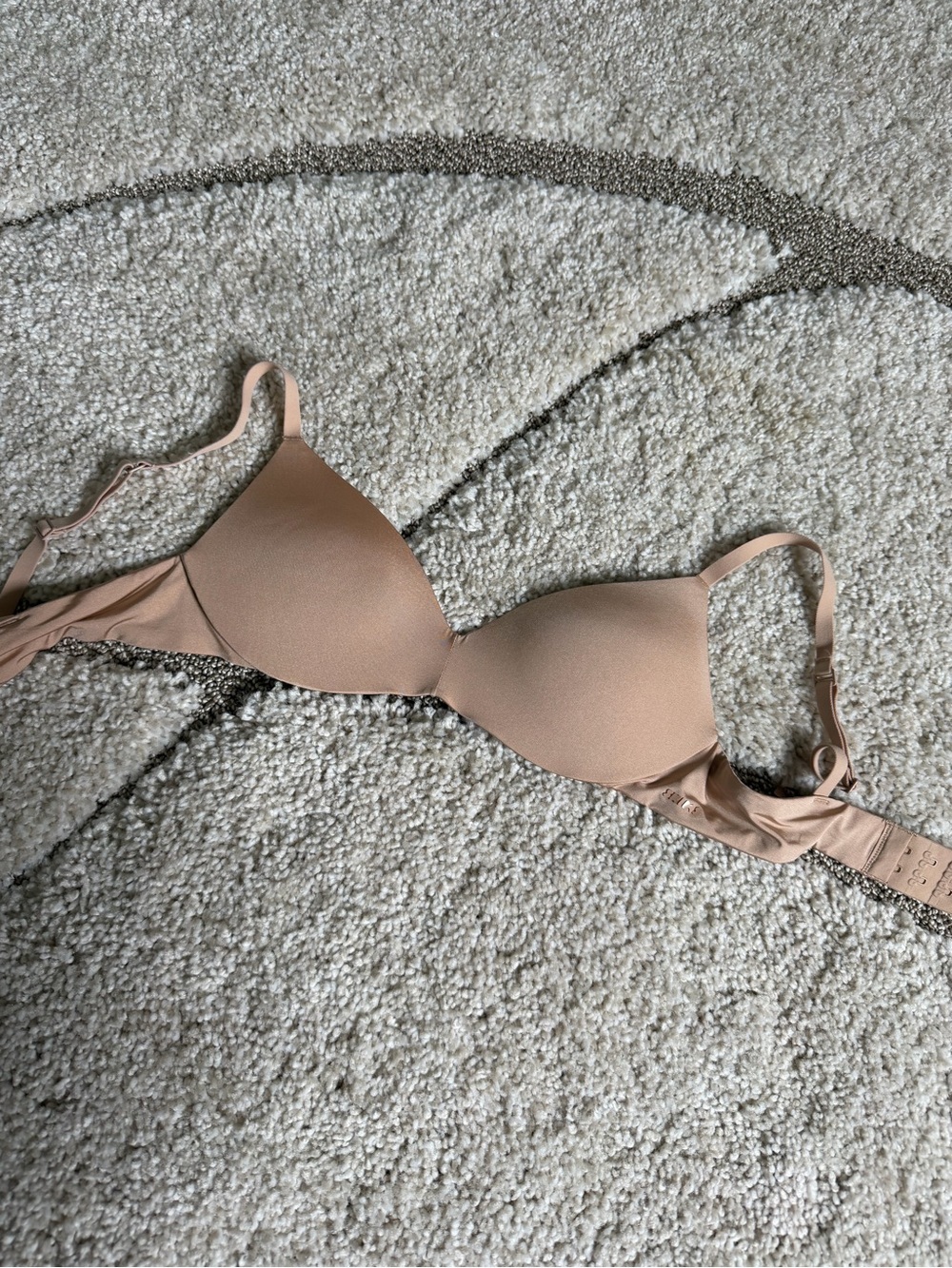 Skims Everyday Seamless T-Shirt Bra - Nude with push up